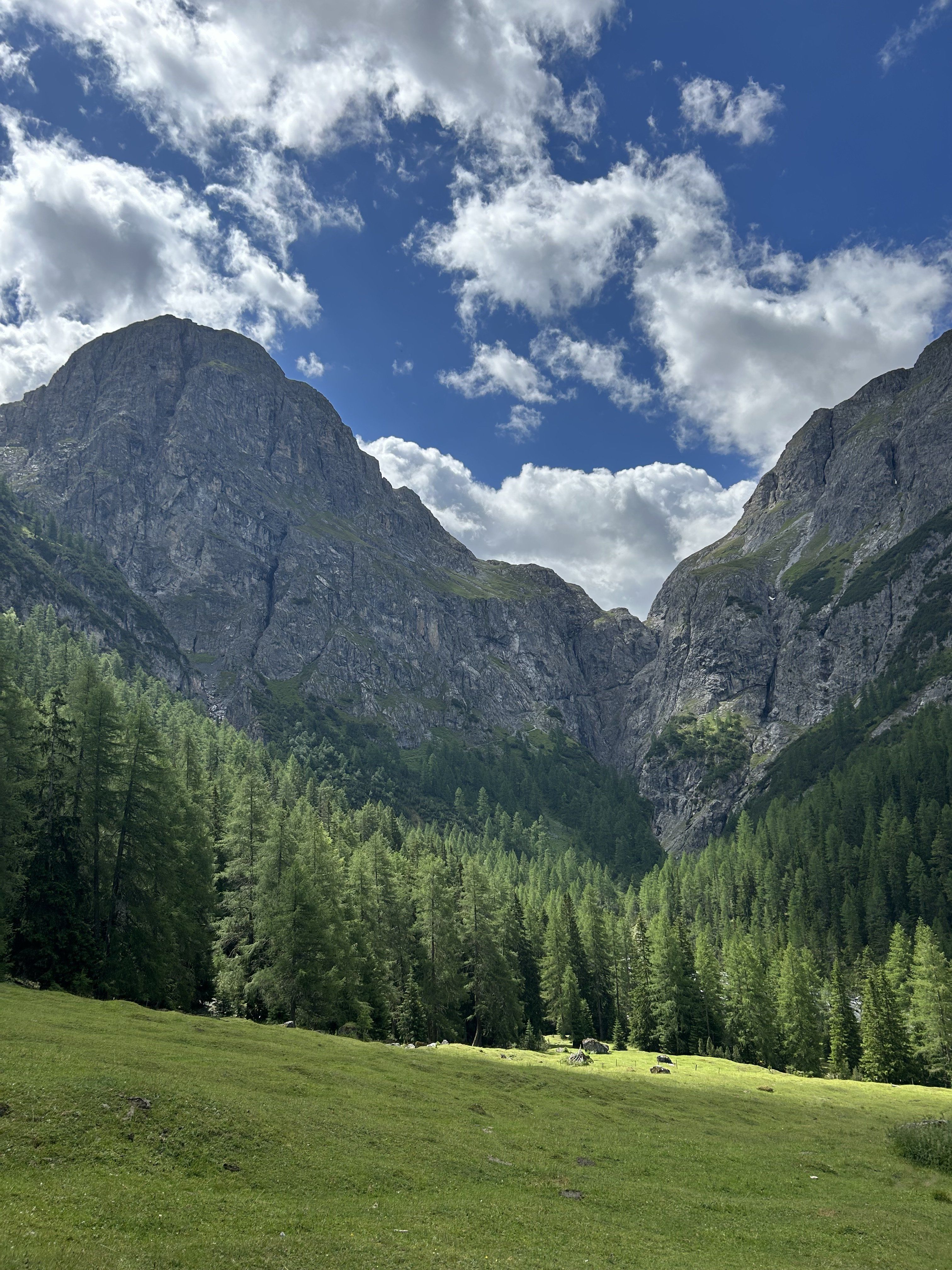3. Etappe - da oben sieht man schon die Schlucht.JPG