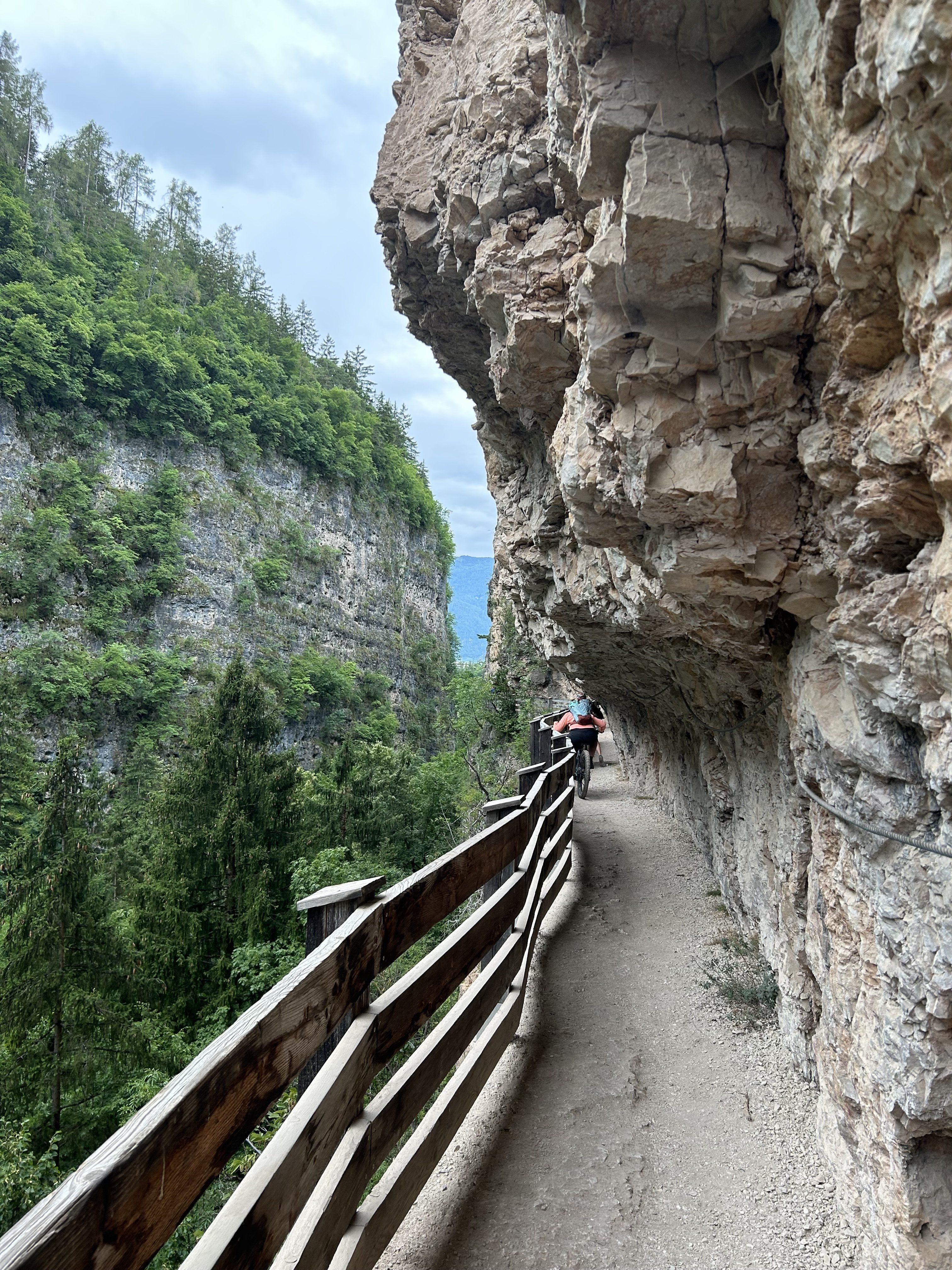 4. Etappe - abenteuerliche Trails1.JPG