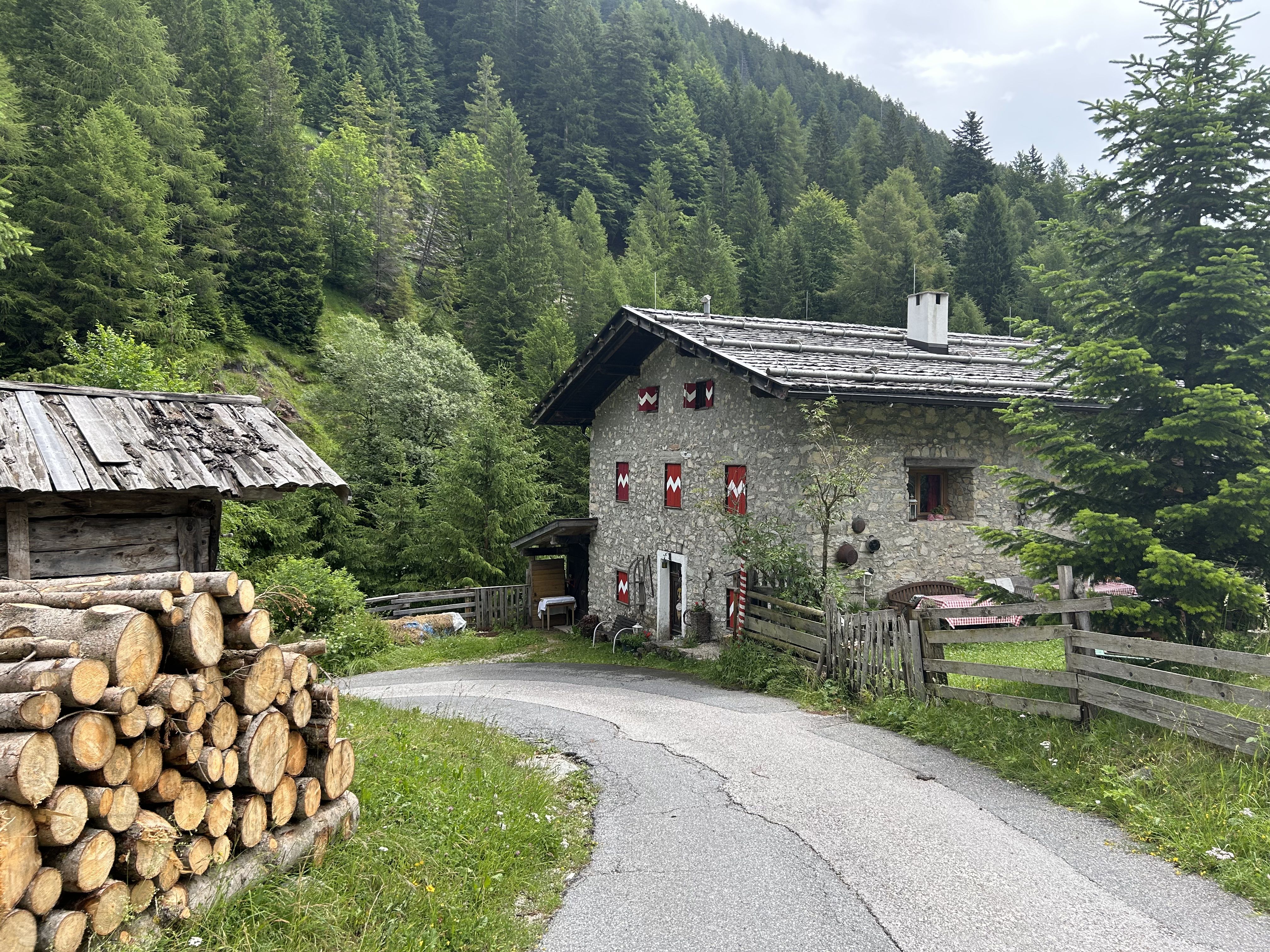 4. Etappe - alte Zollstation.JPG