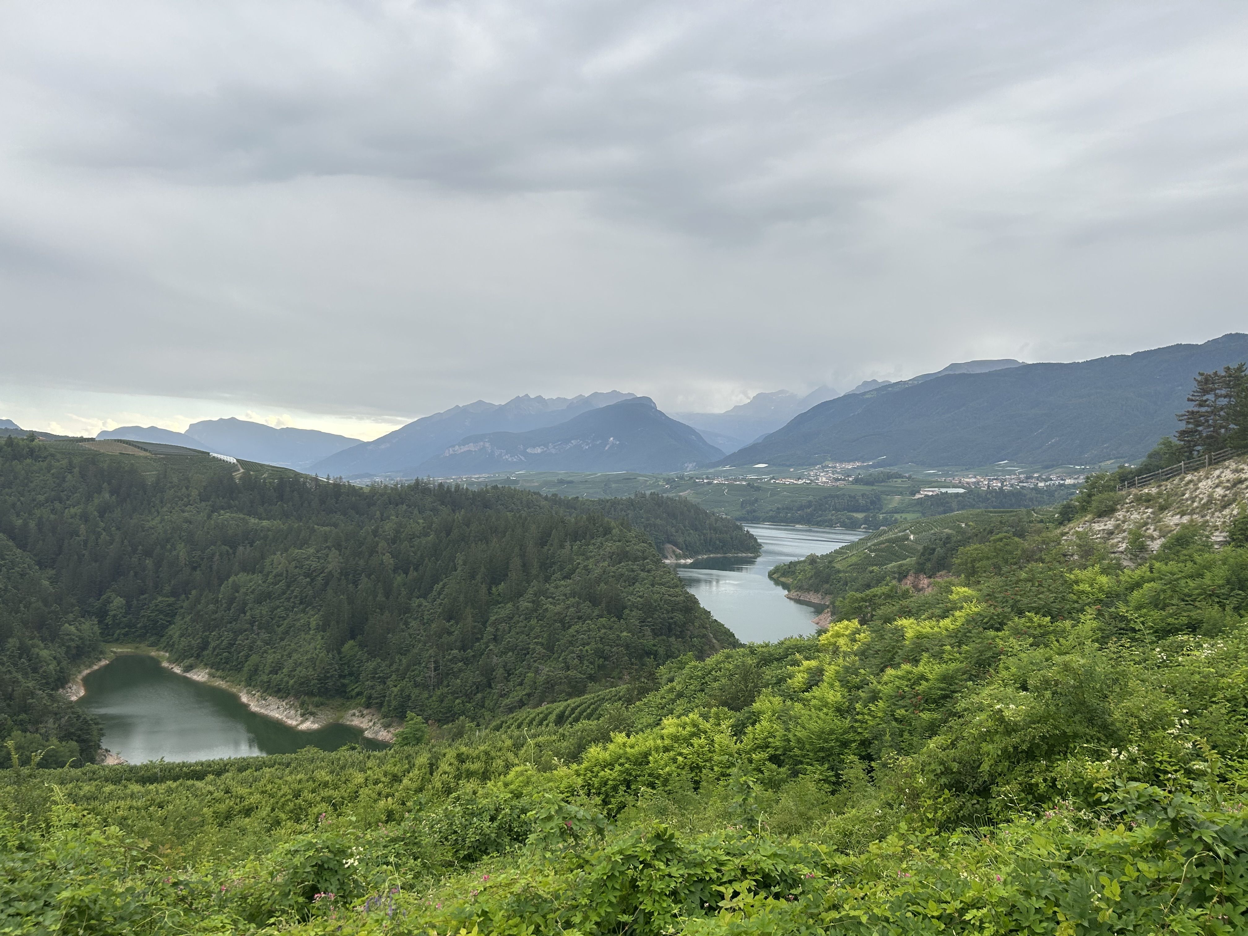 4. Etappe - grandiose Aussicht.JPG