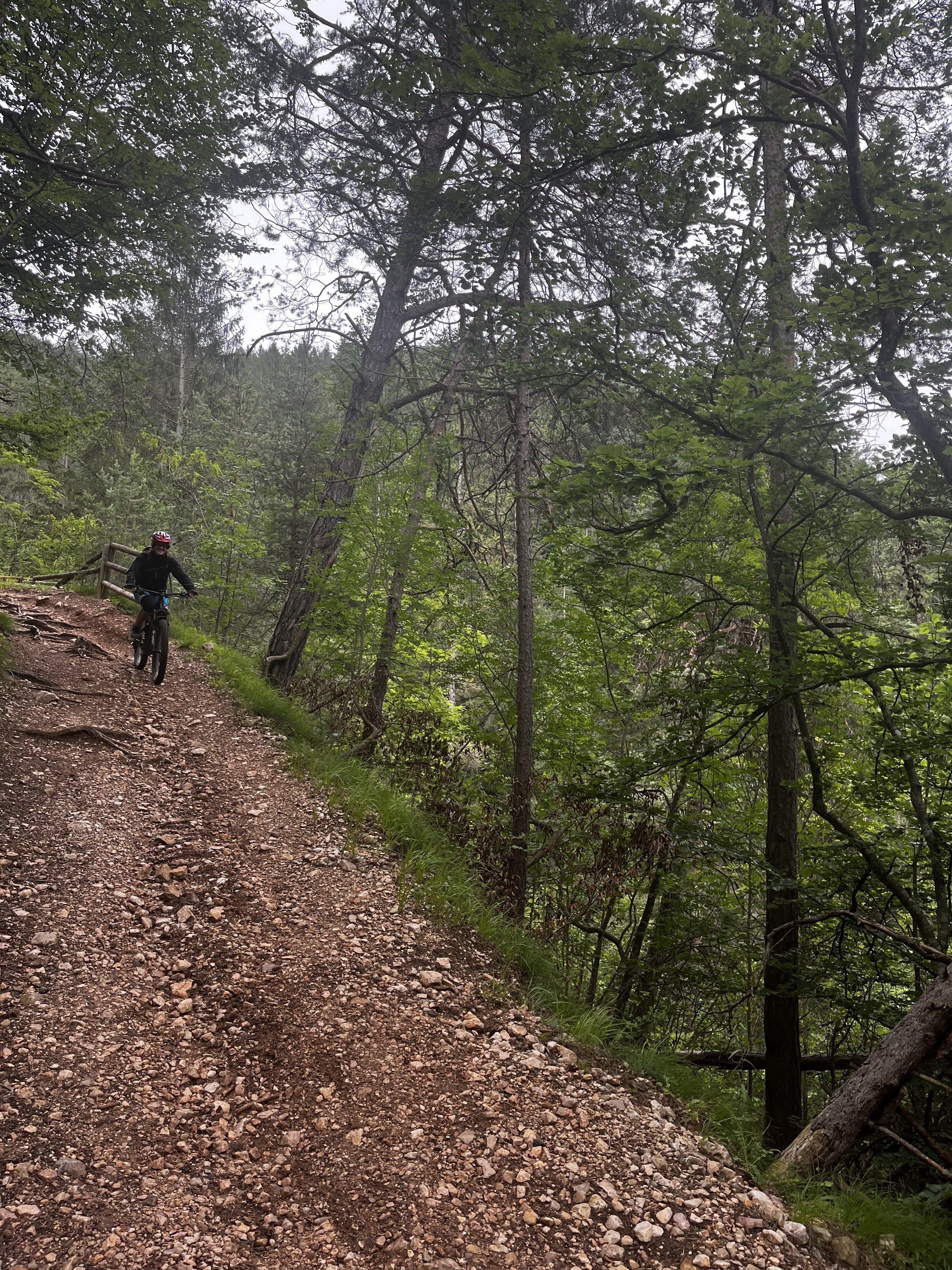 4. Etappe - on trail1.JPG
