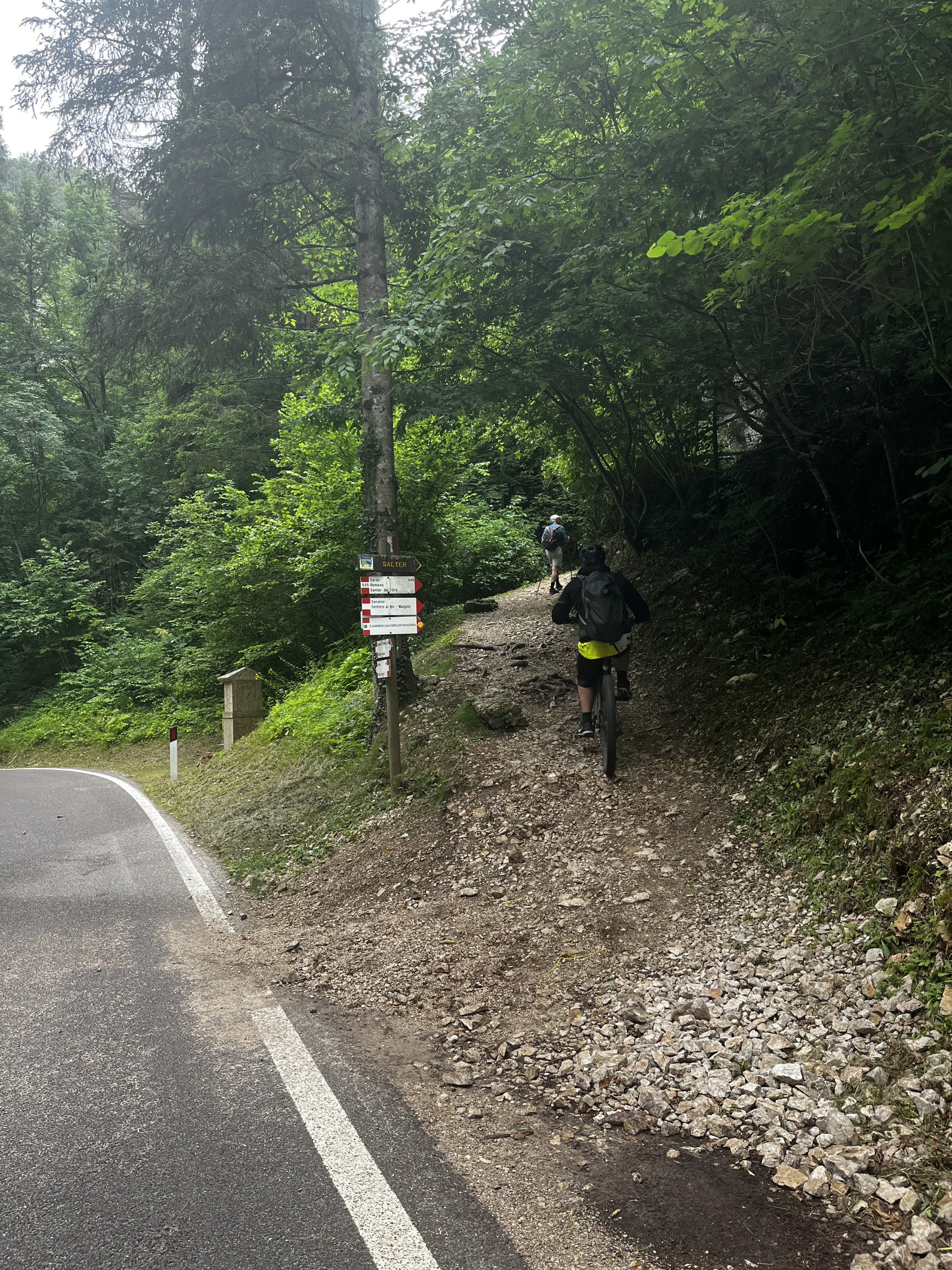 4. Etappe - on trail2.JPG