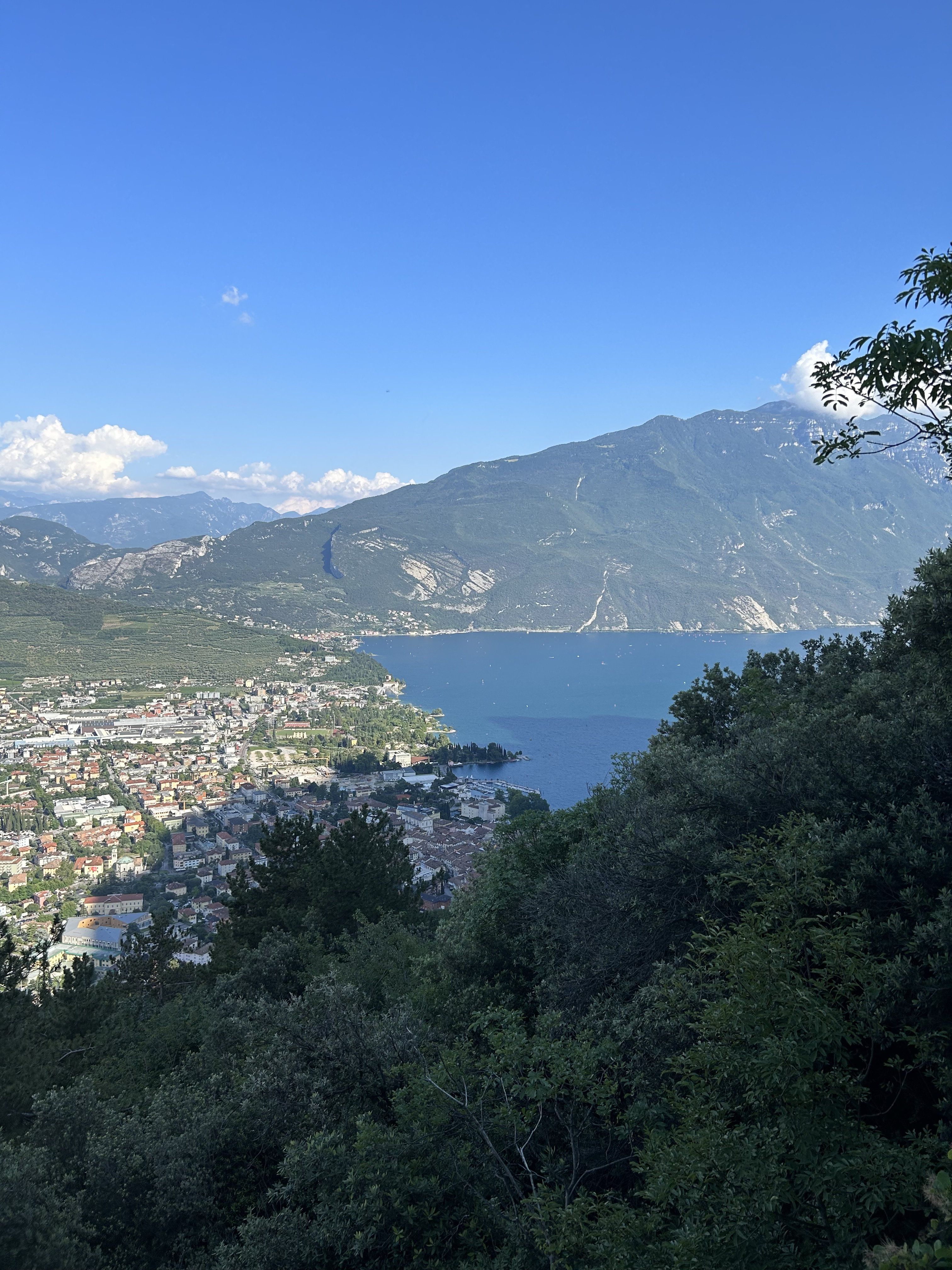 5. Etappe - Der erste Blick auf den Gardasee.JPG
