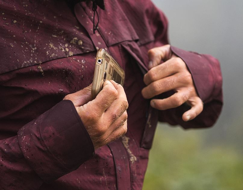 regenjacke-fahrrad-gravel-rot.jpg