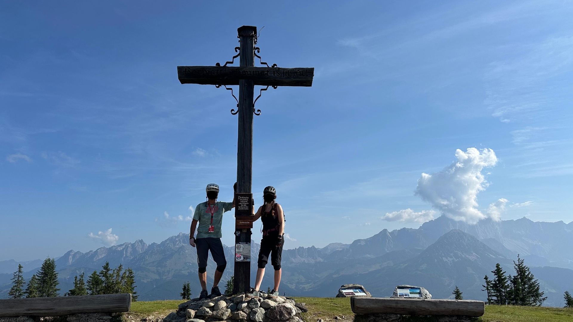 Gipfelkreuz am Rossbrand verfremdet.jpg