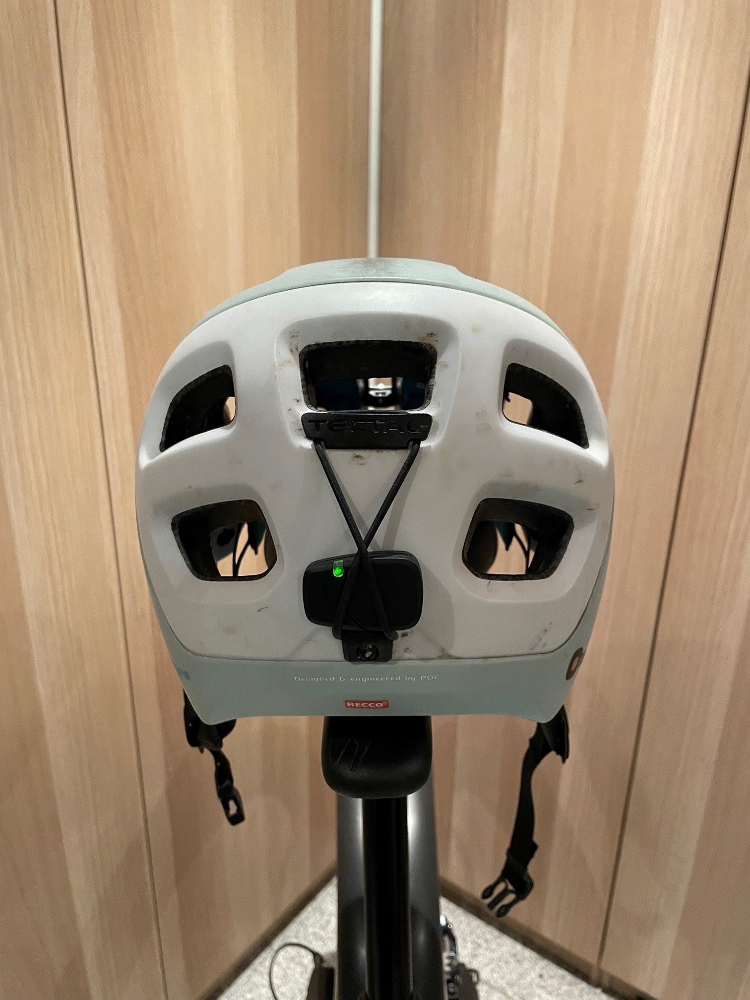 POC Helm mit ANGI.jpg