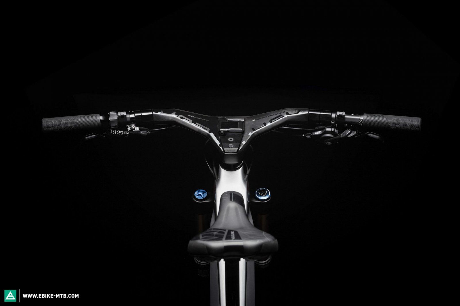 PRO-KORYAK-E-PERFORMANCE-MTB-Carbon-Cockpit-E-MTB-ebike-E-mountainbike-03-2280x1520.jpg