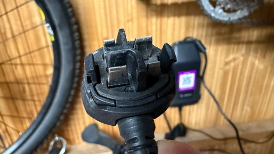 stecker an Ladebuchse.JPG