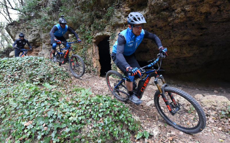 Mit E-Bikes auf dem Weg zum Sieg: Die Enduro-Profis vom Cube Action Team im Training