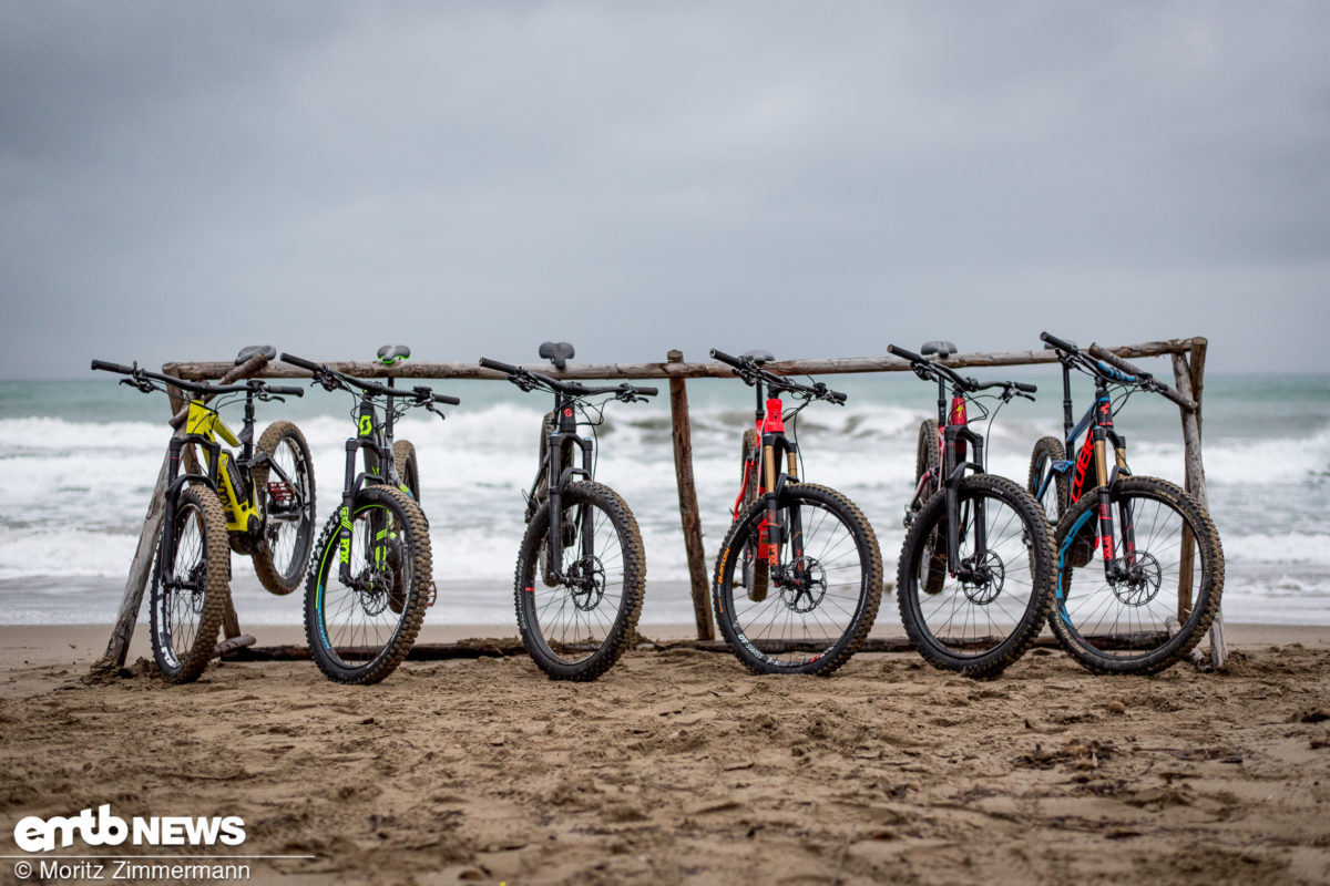 Der große Vergleichstest auf eMTB-news: 6 aktuelle E-Trailbikes für jeden Fahrstil