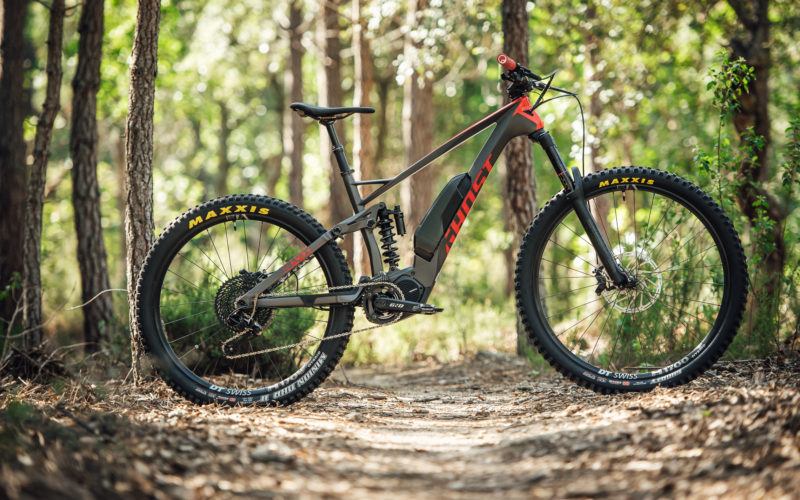 Ghost HybRide SL AMR X im Test: Stahlfeder, Carbon & Abfahrtsgeometrie – die neue E-All-Mountain-Referenz?