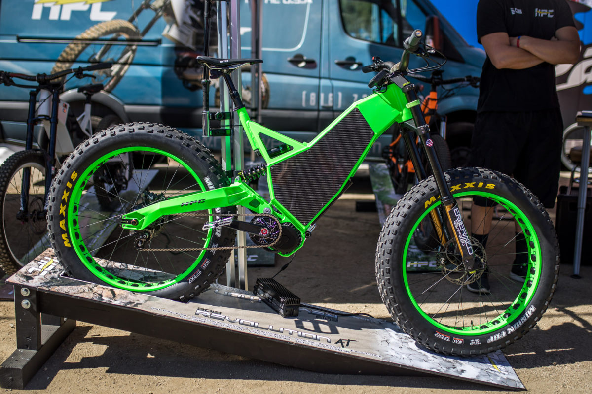 Risse Voltinator und HPC Revolution: Extrem: US-Hersteller bauen Monster-E-Bikes