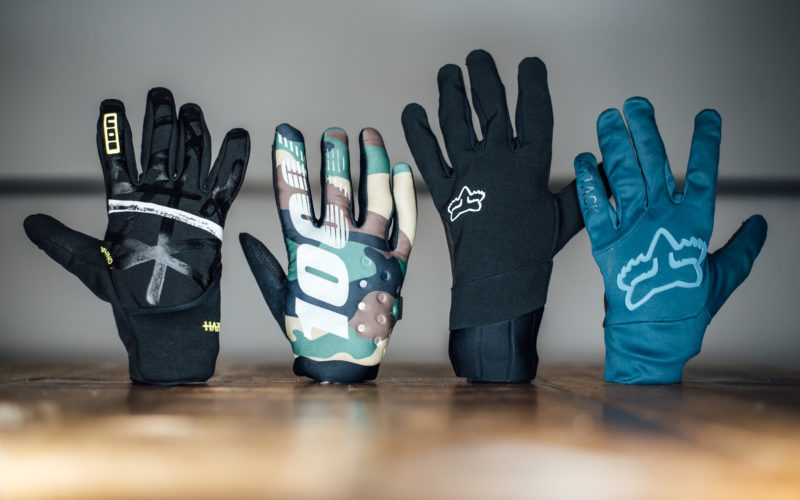 Vier Herbst- und Winter-Handschuhe von Fox, 100% und Ion im Test: Hände heiß trotz Schnee und Eis
