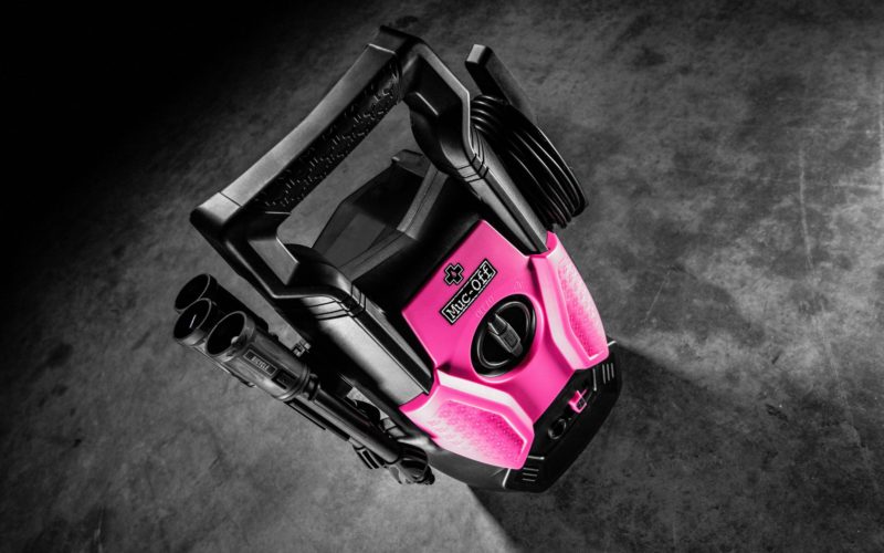 Muc-Off Pressure Washer: Erster Wasserdruckreiniger der pinken Putzprofis