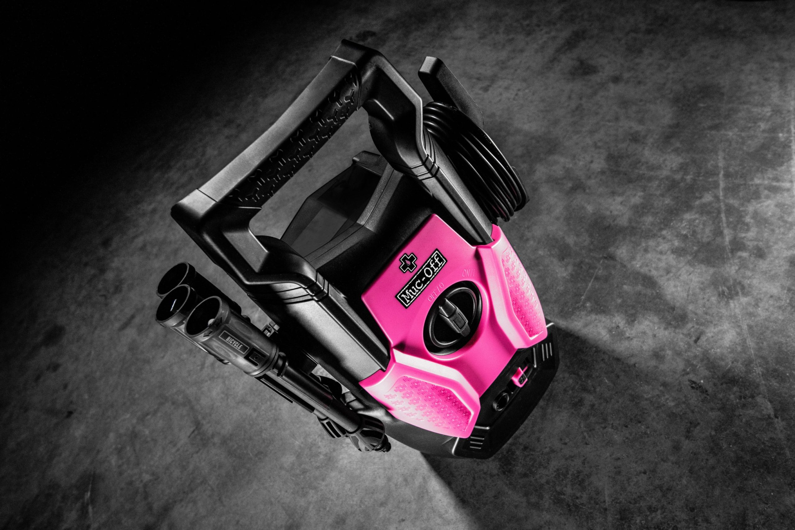 Muc-Off Pressure Washer: Erster Wasserdruckreiniger der pinken Putzprofis