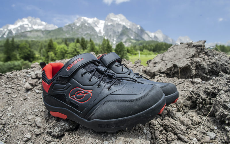 O’Neal Traverse: Neue Bike-Schuhe für Flat- & Klickpedale