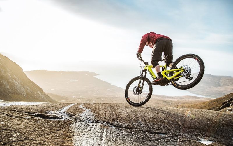 E-Bike-Video: Danny Macaskill cruist mit dem Santa Cruz Heckler durch die Gegend