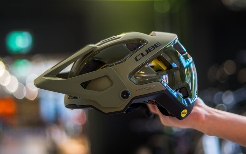 Cube-ACS-Neuheiten 2021: Neue Helme, leichte Knieschoner und stylische Handschuhe