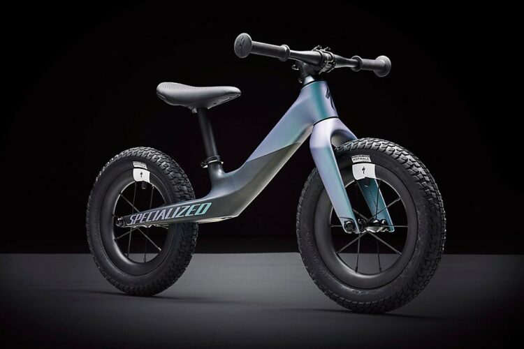 Neues Specialized Hotwalk: 2,1 kg leichtes Carbon-Laufrad für die Jüngsten!