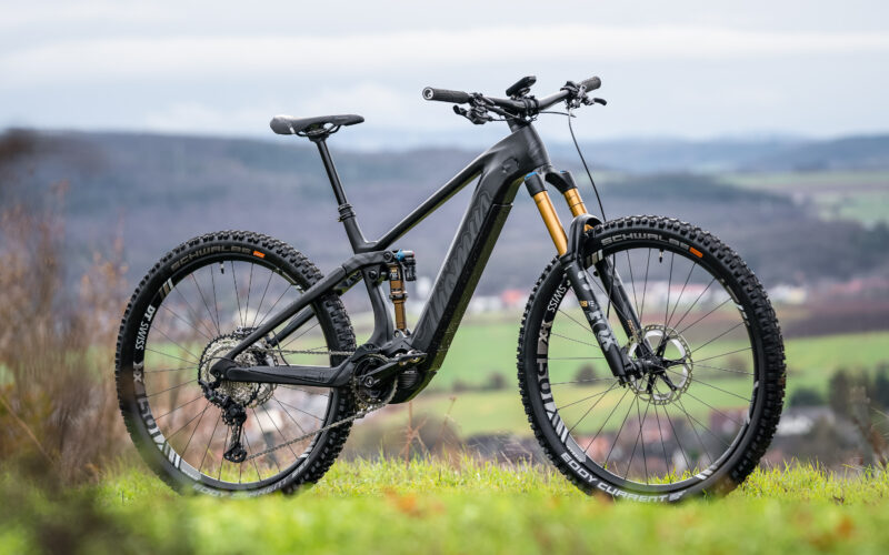 Thömus Lightrider E2 Pro im Test: Trail-Rakete mit Monster-Reichweite