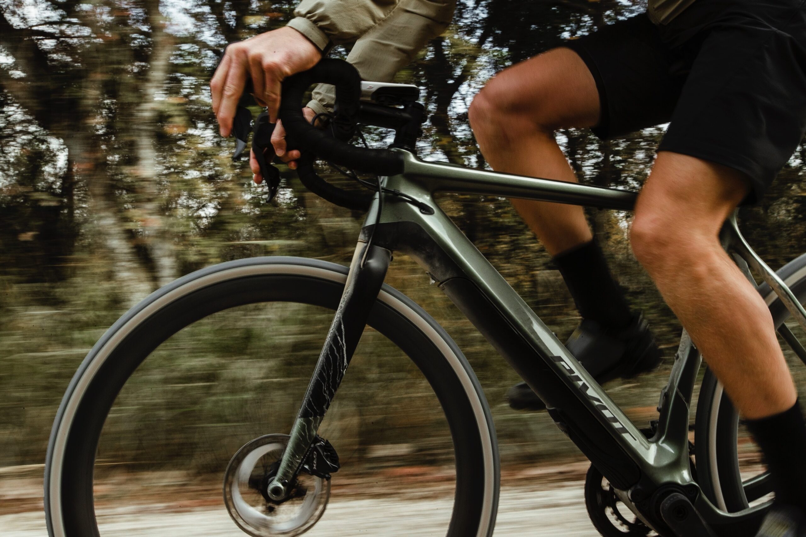 Neues Pivot E-Vault: E-Gravel Bike mit Fazua-Motor