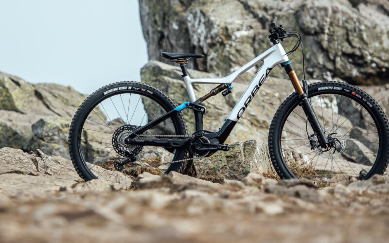 Light-E-MTB Vergleichstest 2021: Orbea Rise M-Team – 18 kg mit EP8 RS