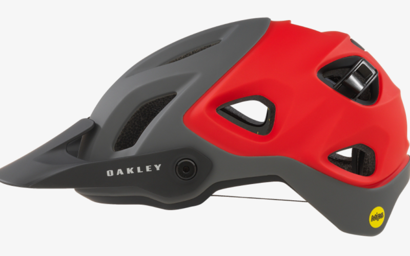 Adventsverlosung für WBR [Gewinn 6/7, Woche 2]: Der DRT5 Helm von Oakley
