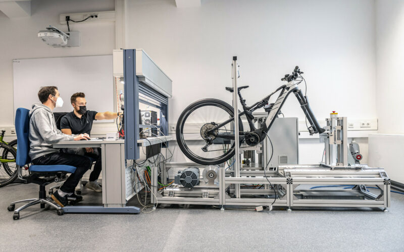Die alte Frage nach der Reichweite: Neues Prüfverfahren für E-Bikes