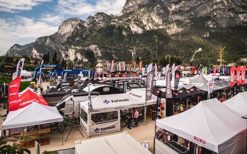 Bike Festival in Riva 2022 – Fotostory: 1001 Fahnen am Gardasee