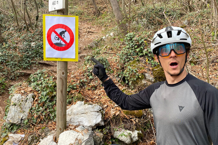 Verbot nach Unfällen auf exponierten Trails: Trentino verbietet Hinterradversetzen