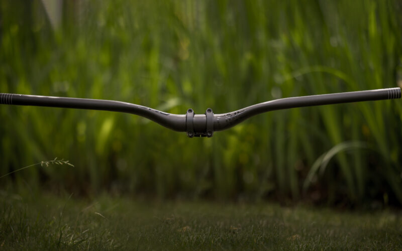 OneUp Carbon E-Bar: E-MTB-Lenker mit Stealth-Kabelführung