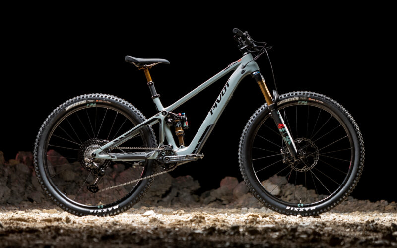 Pivot Shuttle SL – E-Bike Neuheit 2023: Light-E-MTB mit Fazua Ride 60