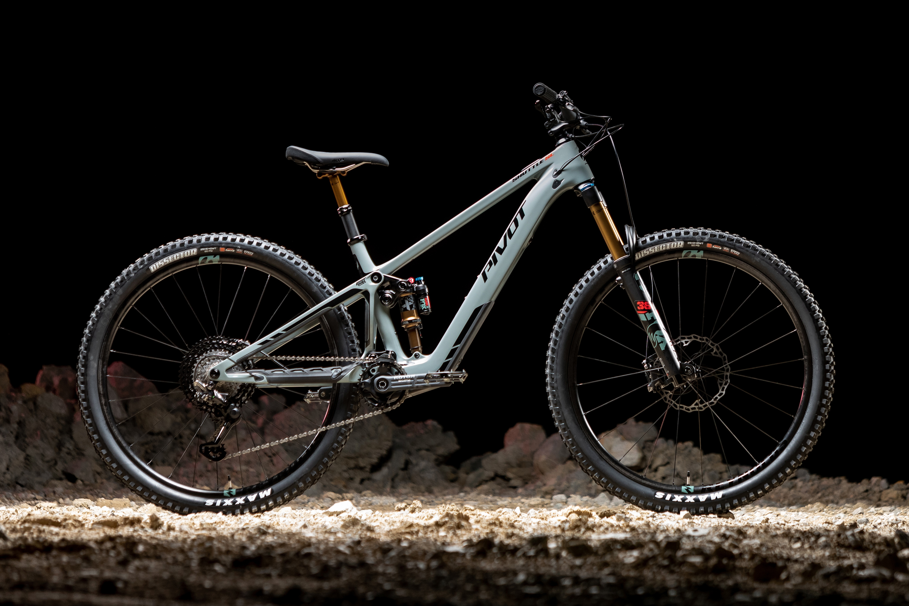 Pivot Shuttle SL – E-Bike Neuheit 2023: Light-E-MTB mit Fazua Ride 60