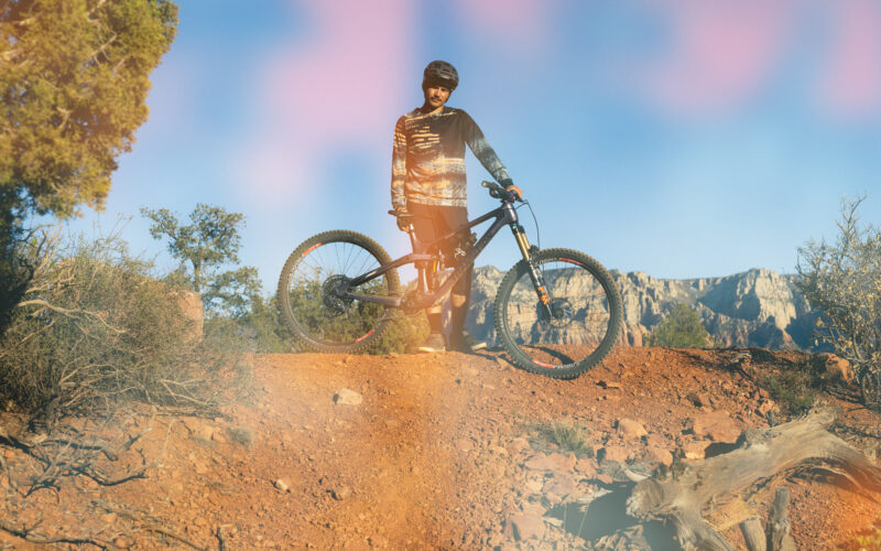 Rapha Layered Dust MTB Trikots: Neue Farbkollektion für die staubigen Trails