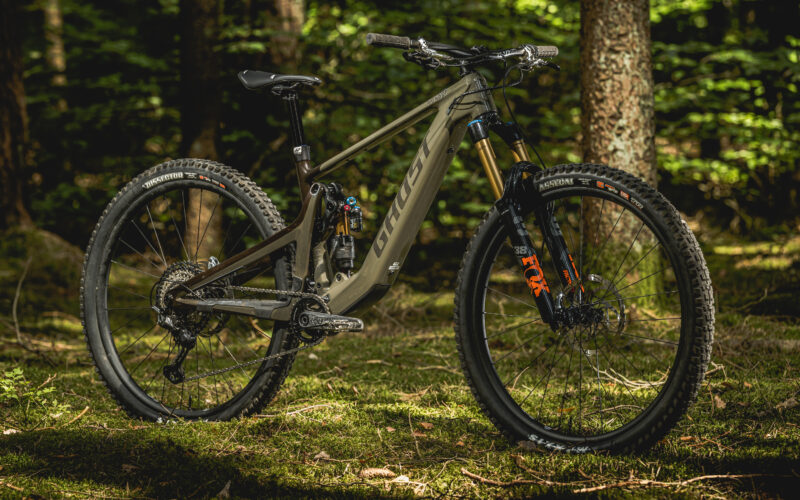 Neues Ghost Path Riot 2023: 17,5 kg Light-E-MTB zum Shredden!