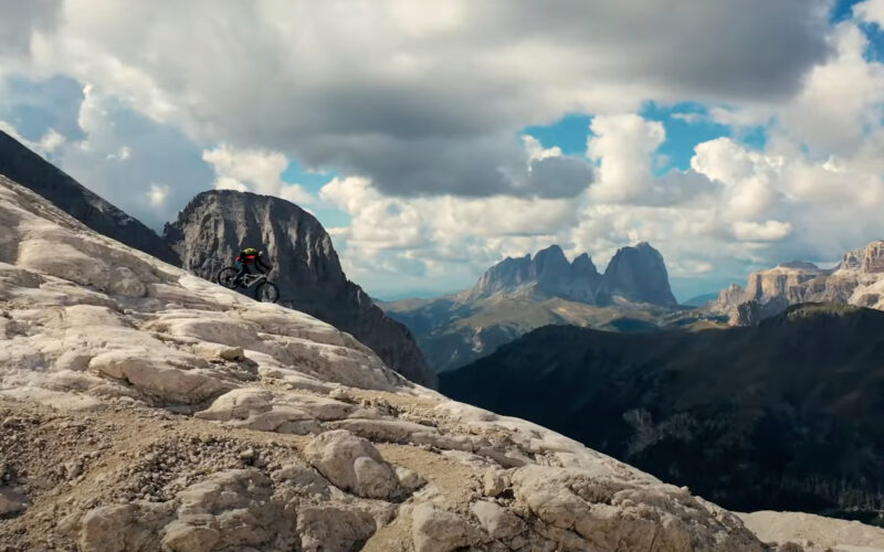 E-MTB-Video: Richie Schley entdeckt neue Pfade in den Dolomiten