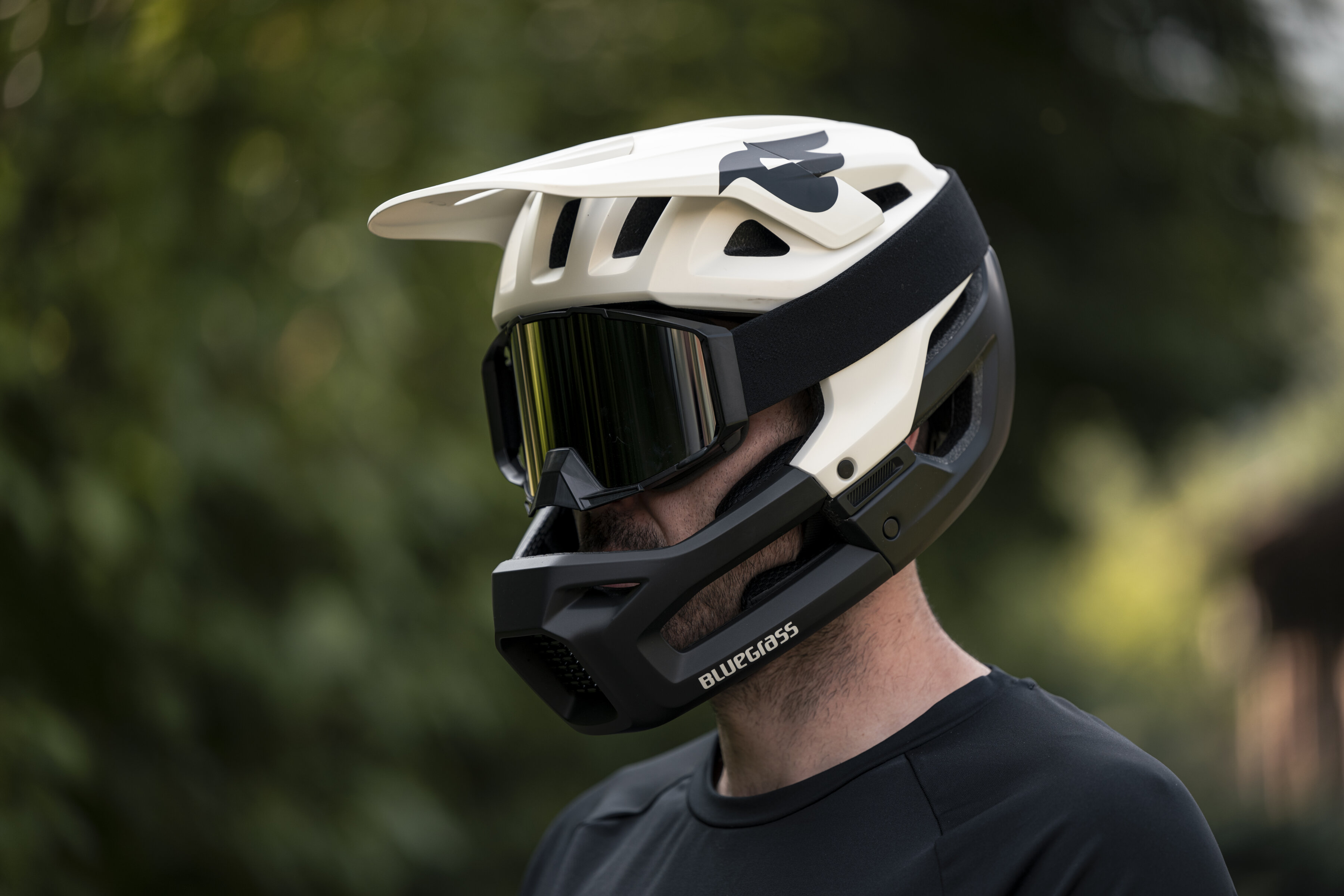 Bluegrass Vanguard Core Helm im Test: Leicht und nach höchster Norm geprüft