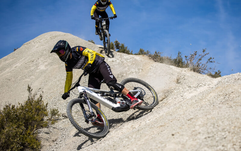 Canyon CLLCTV Dainese E-Enduro Team: Mit dem Strive:ON aufs Podest