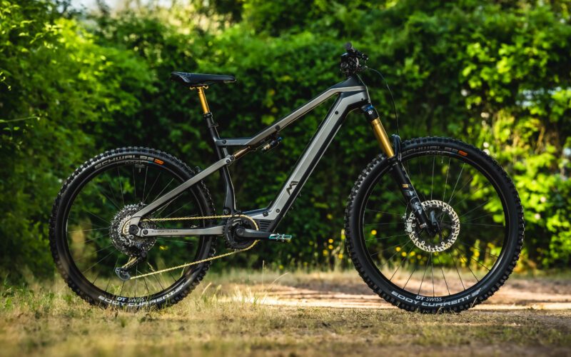 Neues M1 400SX mit Bosch SX: 17,5 kg/170 mm – Light-Baller-E-MTB vom Feinsten!