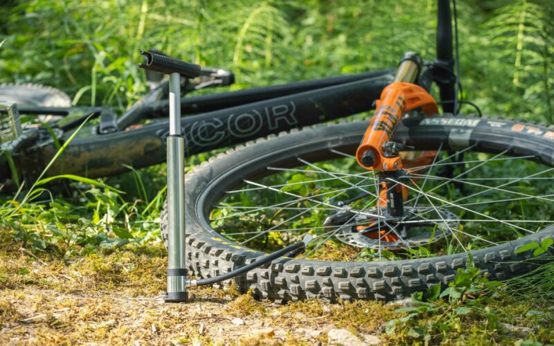 Crankbrothers Klic HV Mini Floor Pump: Neue Mini-Standpumpe für unterwegs