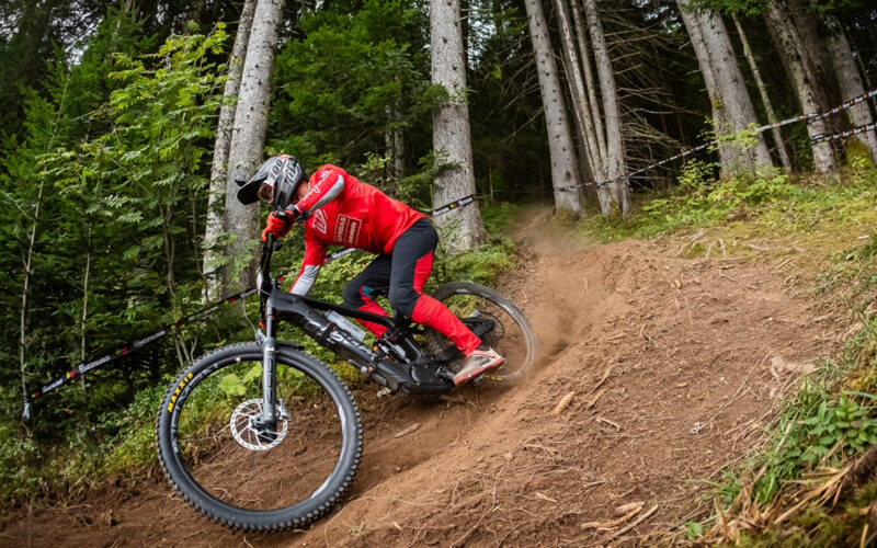 E-MTB-Video – Fischi in Klínovec: Flowtrail Rubin, so schnell wie’s geht!