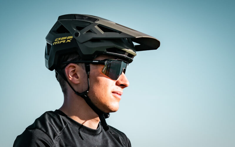 Mavic Deemax Mips MTB Helm: Martialische Halbschale mit Fidlock