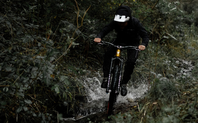 Neuer Nukeproof Blackline Dirtsuit: Back in Black