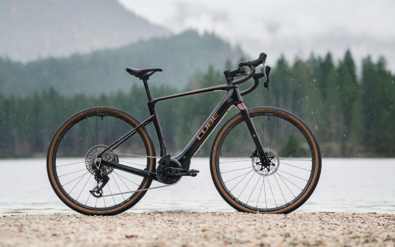 Neues Cube Nuroad Hybrid E-Gravel Bike: Mit Bosch SX zwischen Abenteuer & Büro