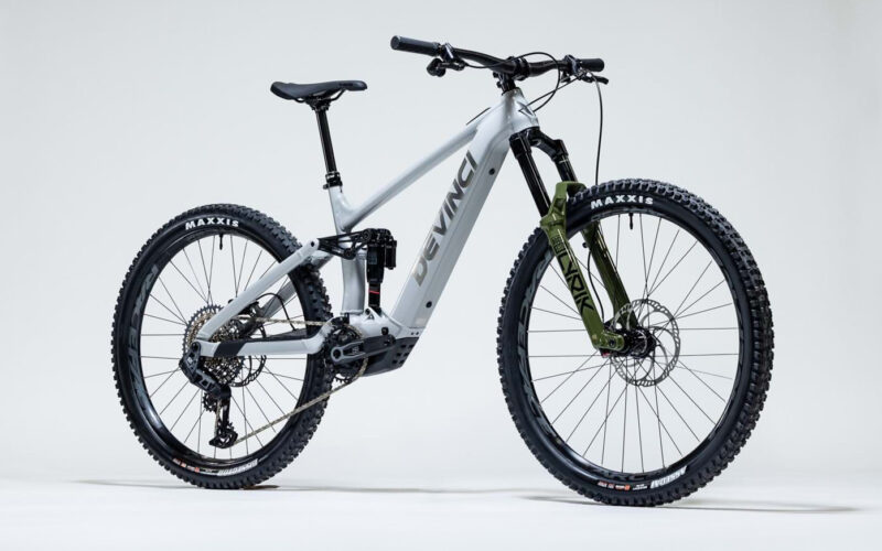 Neues Devincy E-Troy Lite E-Bike: All-Mountain-Spaß mit Bosch SX & Alurahmen