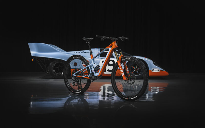 Limitiertes Light-E-MTB im Design der Rennsport Legende: Mondraker Neat Unlimited Gulf Edition