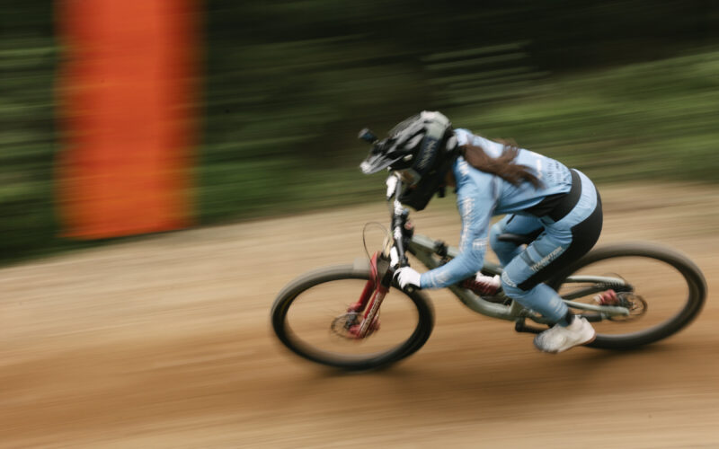 Ion Scrub AMP BAT Kollektion: Entwickelt, um Finish Lines zu überwinden