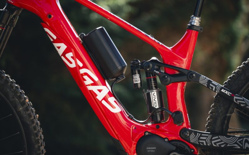 SRAM Eagle Powertrain Range Extender Zusatzakku: 250Wh Leistung und bis zu 40 % mehr Fahrzeit
