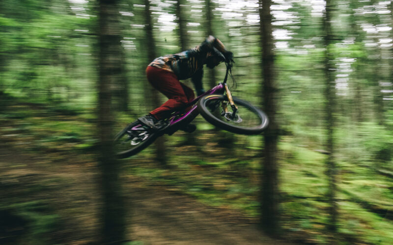 E-MTB-Video – Santa Cruz Heckler SL: Jazzig und stylisch über den Trail