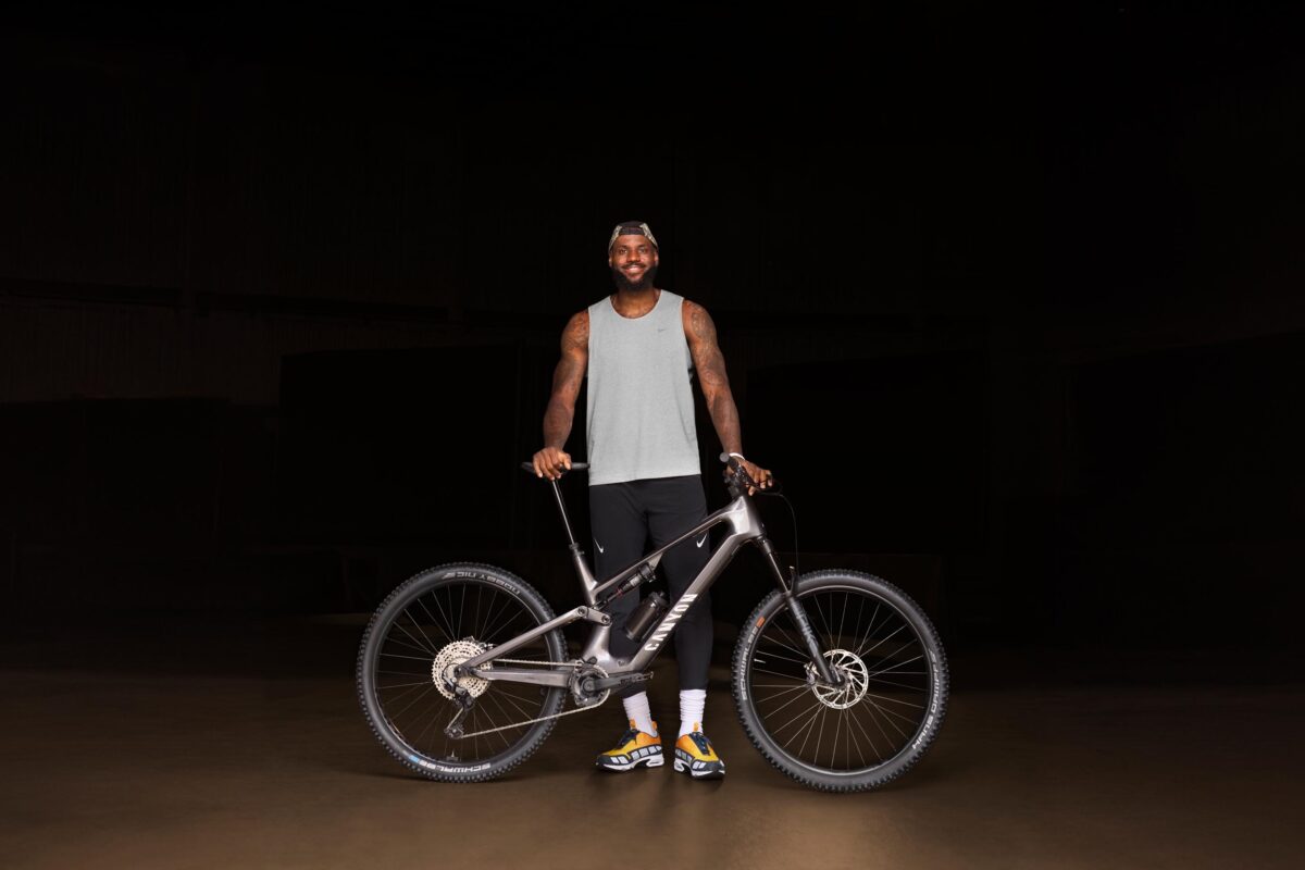 James LeBron & Canyon: NBA-Legende motiviert zum Biken